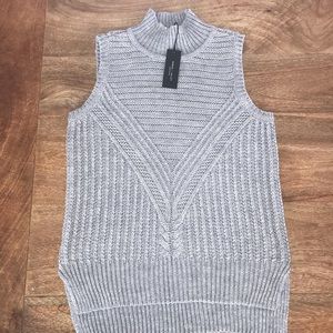 Romeo + Juliet couture sleeveless turtleneck.